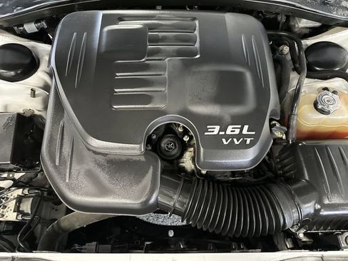 Used 2017 Chrysler 300 S image 33