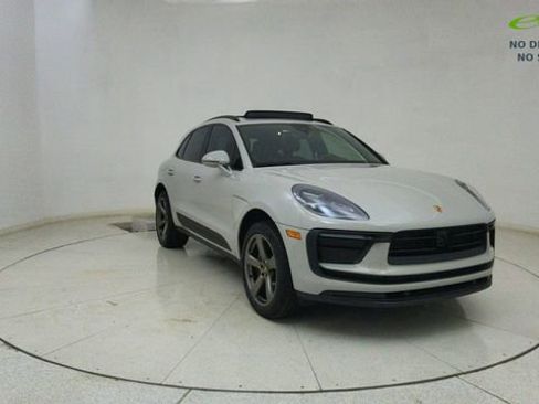Used 2024 Porsche Macan AWD/4WD image 63