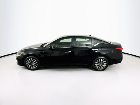 Used 2024 Nissan Altima 2.5 SV w/ SV Premium Package AWD/4WD image 4