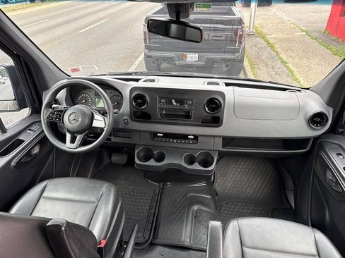 Used 2020 Mercedes-Benz Sprinter 2500 image 4