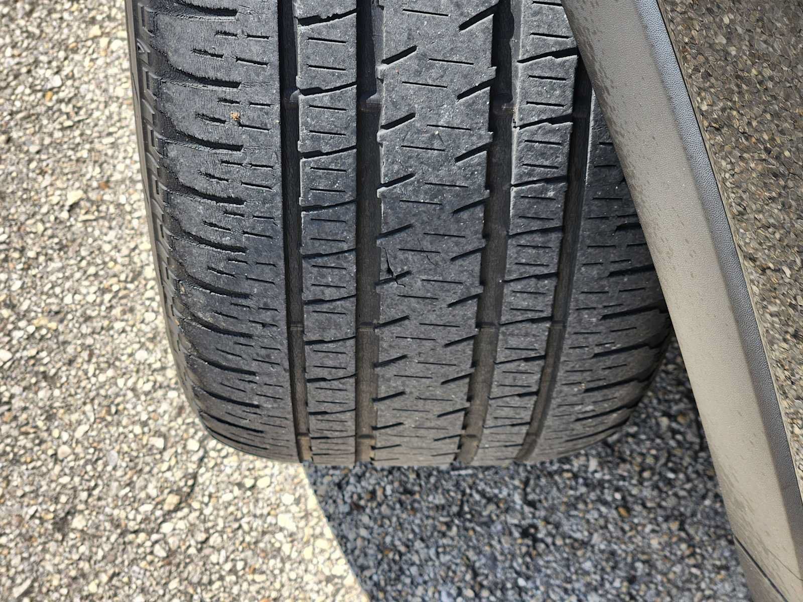 Used 2018 Ford Explorer XLT w/ Equipment Group 202A FWD image 10