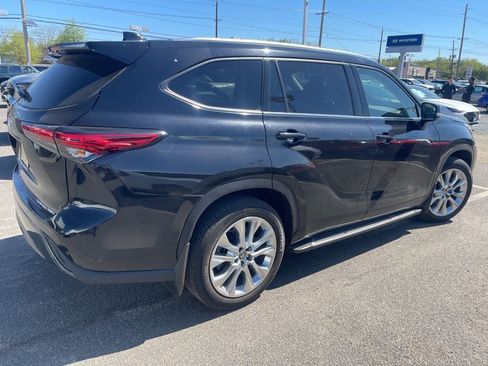 Used 2023 Toyota Highlander Limited AWD/4WD image 4