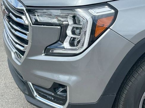 Used 2024 GMC Terrain SLT image 12