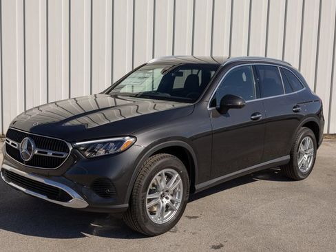 Certified 2025 Mercedes-Benz GLC 300 4MATIC image 4