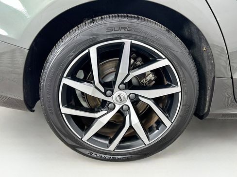 Used 2020 Volvo S60 T5 Momentum image 31
