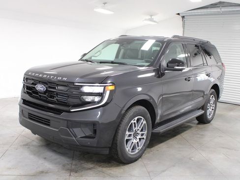 New 2026 Ford Expedition Active RWD image 3