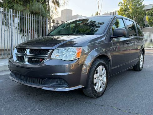 Used 2019 Dodge Grand Caravan SE image 1