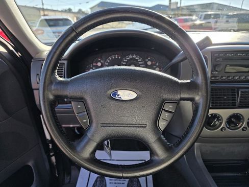 Used 2005 Ford Explorer XLT image 28