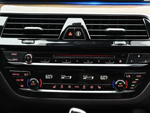 Used 2018 BMW M550i xDrive AWD/4WD image 33