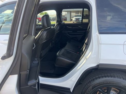 Used 2024 Jeep Grand Cherokee Altitude RWD image 27