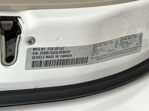 Used 2020 Chrysler Pacifica Limited FWD image 34