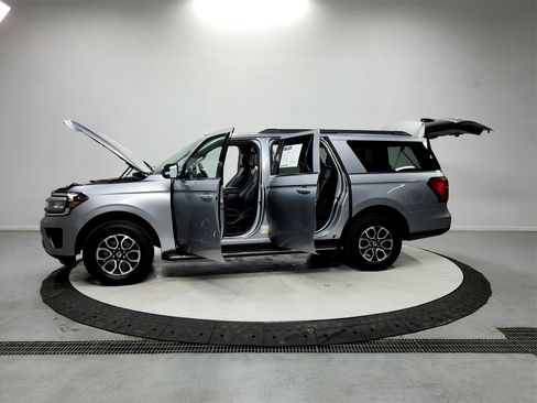 Used 2023 Ford Expedition Max XLT image 12