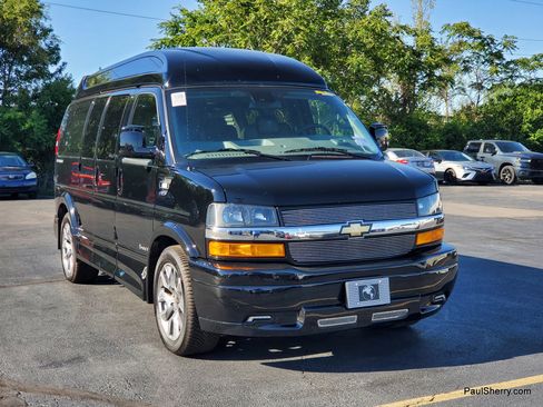 Used 2025 Chevrolet Express 2500 w/ Driver Convenience Package RWD image 10