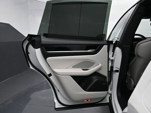 Certified 2025 Porsche Macan Electric RWD image 19