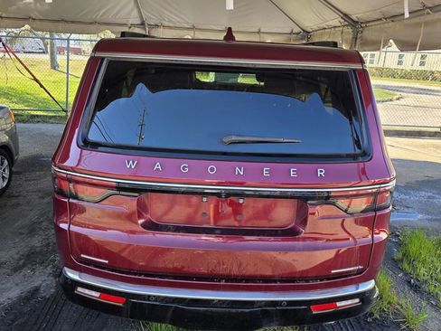 Used 2023 Jeep Wagoneer L Series II image 3