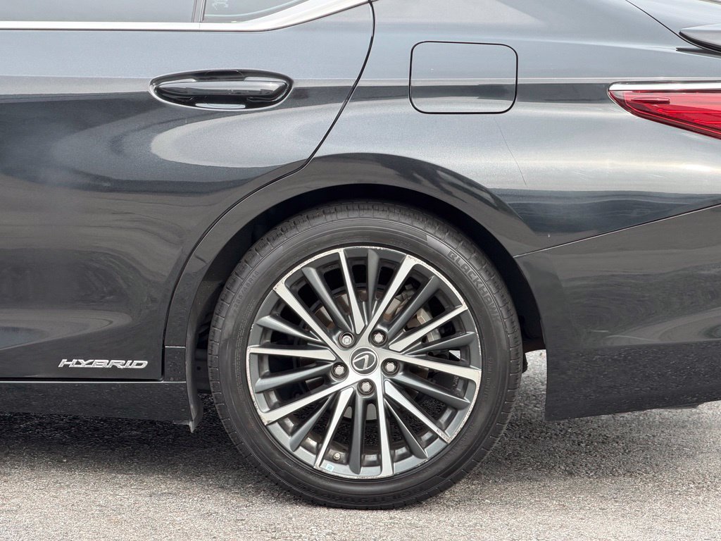 Used 2022 Lexus ES 300h w/ Premium Package FWD image 3