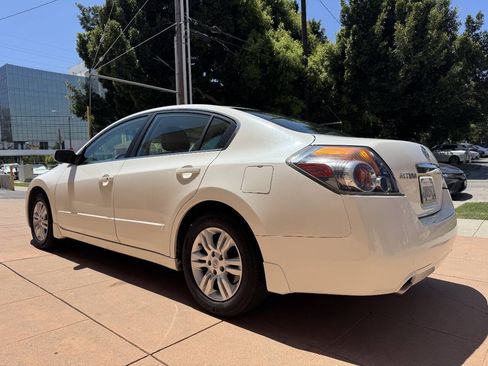 Used 2011 Nissan Altima 2.5 S w/ Convenience Pkg FWD image 4