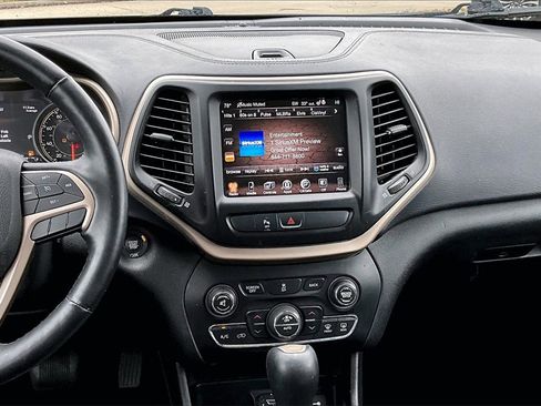 Used 2018 Jeep Cherokee Limited image 6