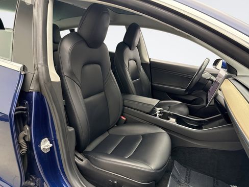 Used 2019 Tesla Model 3 Standard Range image 16