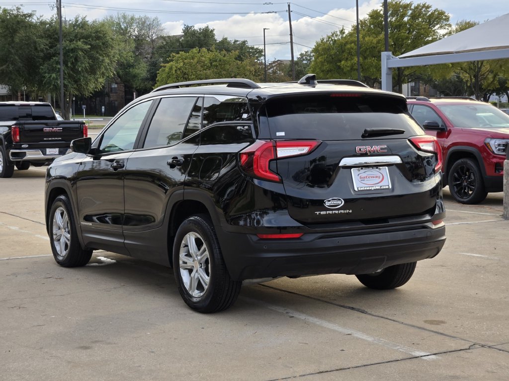 Used 2024 GMC Terrain SLE w/ Driver Convenience Package FWD image 7