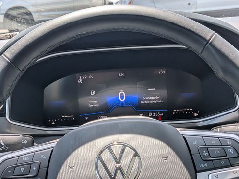 Used 2025 Volkswagen Taos SE AWD/4WD image 25