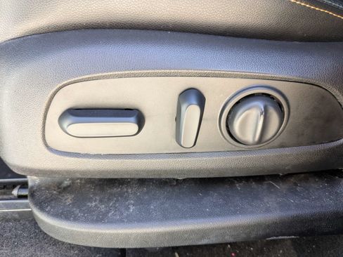 Used 2020 Chevrolet Equinox Premier FWD image 25