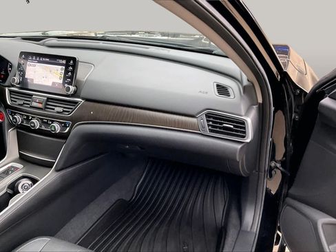 Used 2020 Honda Accord Touring image 18