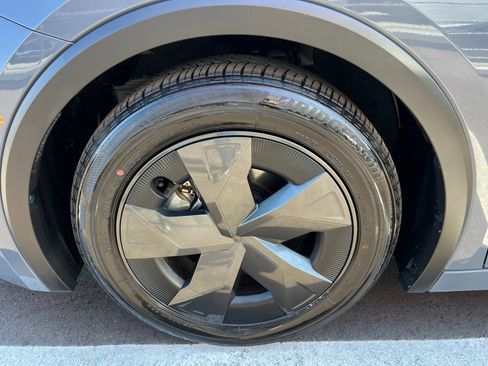 Used 2024 Toyota Prius Prime SE image 13