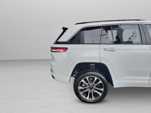 Used 2022 Jeep Grand Cherokee Overland w/ Luxury Tech Group IV image 7