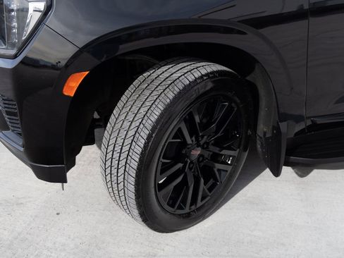 Used 2024 GMC Yukon XL SLT image 9