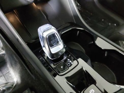 Used 2025 Volvo XC40 B5 Plus AWD/4WD image 28