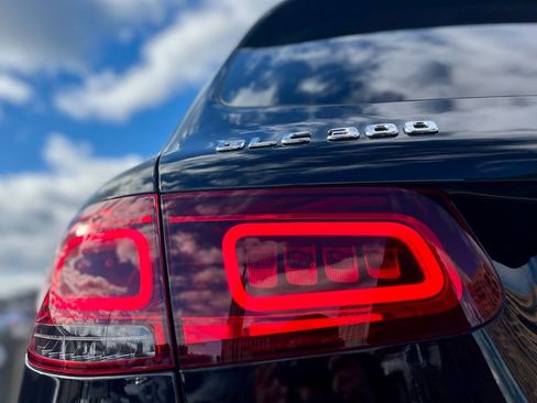 Certified 2022 Mercedes-Benz GLC 300 4MATIC image 8