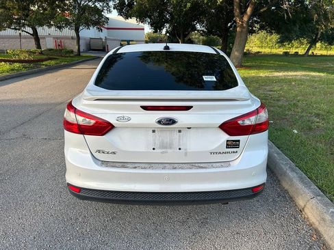 Used 2012 Ford Focus Titanium FWD image 5