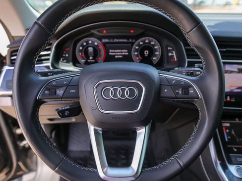 Used 2022 Audi Q8 Premium image 12