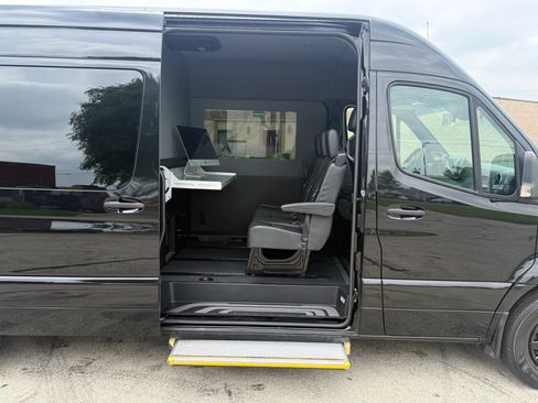 Used 2020 Mercedes-Benz Sprinter 2500 image 19