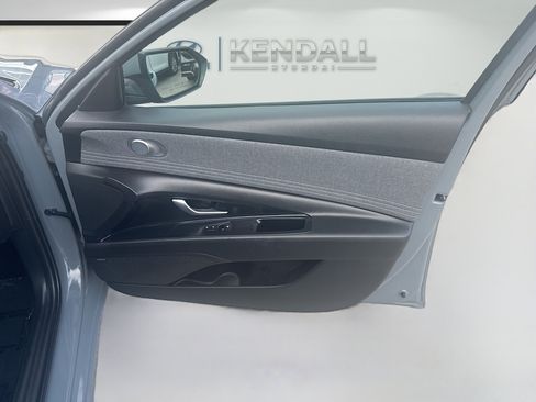 Used 2023 Hyundai Elantra Limited FWD image 30