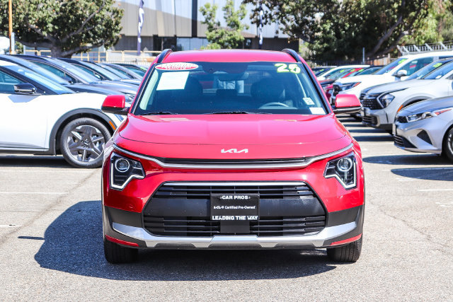 Certified 2025 Kia Niro EX FWD image 3