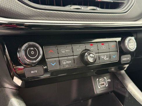 Used 2025 Jeep Compass Trailhawk image 10