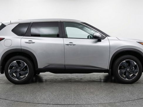 Used 2025 Nissan Rogue SV FWD image 11