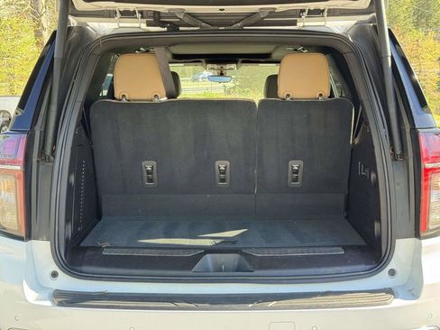 Used 2021 Chevrolet Tahoe Premier w/ Premium Package image 17