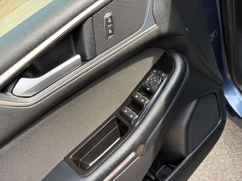 Used 2018 Ford Edge SEL AWD/4WD image 13