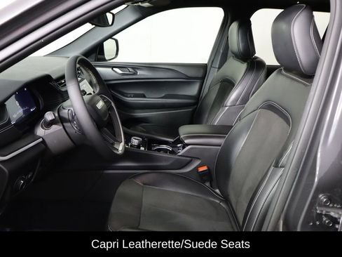 Used 2023 Jeep Grand Cherokee Altitude RWD image 13