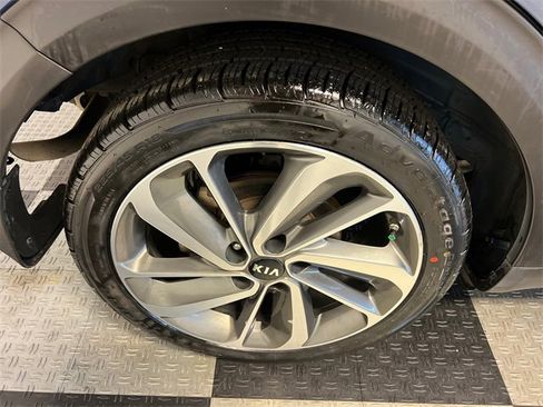 Used 2018 Kia Niro Touring image 14