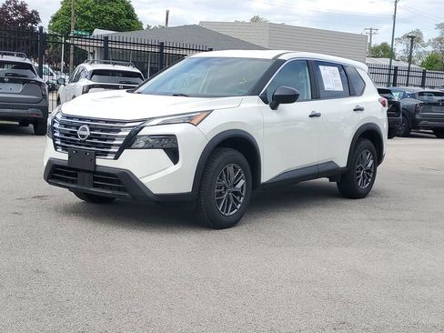 Used 2024 Nissan Rogue S AWD/4WD image 2