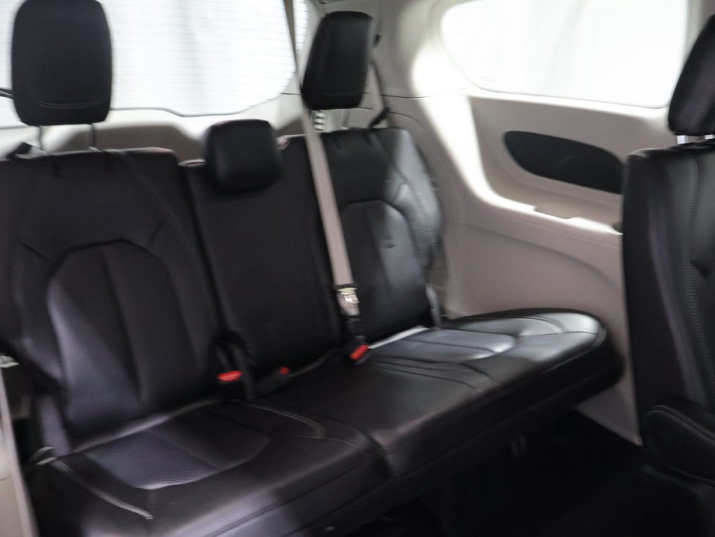 Used 2023 Chrysler Pacifica Touring-L FWD image 19