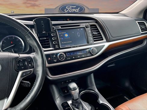 Used 2018 Toyota Highlander Limited Platinum AWD/4WD image 6