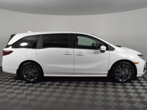 New 2026 Honda Odyssey Touring image 5