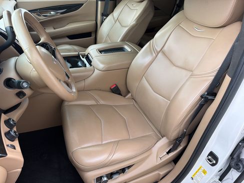 Used 2018 Cadillac Escalade Platinum AWD/4WD image 5