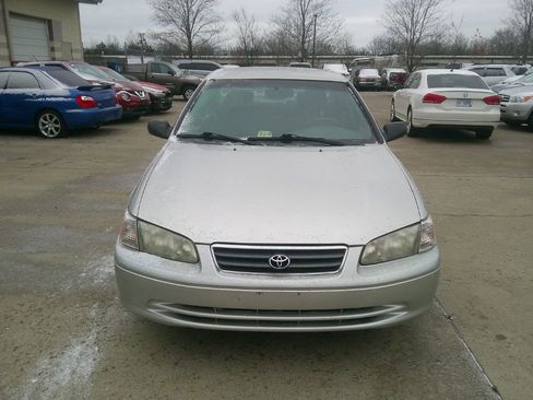 Used 2001 Toyota Camry LE image 2