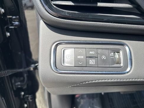 Used 2025 Buick Enclave Sport Touring w/ Super Cruise Package AWD/4WD image 39